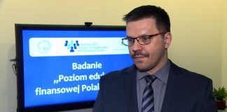 Prawie połowa Polaków wysoko ocenia swoją wiedzę o finansach. Największe braki dotyczą podatków i cyberbezpieczeństwa