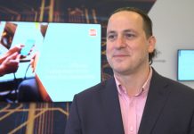 Polacy wybierają coraz lepsze i coraz większe smartfony. Szybko rośnie też sprzedaż smartwatchy