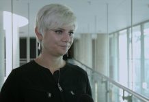 Po smartfon sięgamy coraz częściej, nawet w intymnych sytuacjach. Na silny lęk przed odstawieniem cyfrowych urządzeń cierpi 14 proc. Polaków