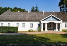 Dworek Krasińskich przy Hotelu Kmicic