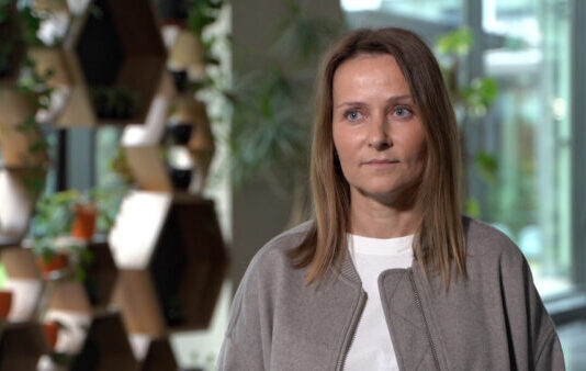 Przeciętny Polak spędza w sieci ponad trzy godziny dziennie. Tylko 11 proc. podejmuje próby ograniczenia tego czasu