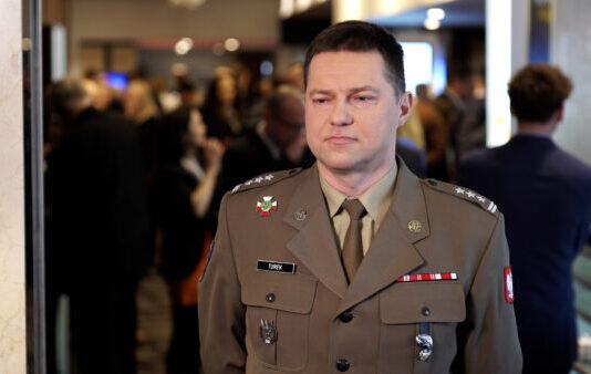 Wojsko rozwija systemy sztucznej inteligencji do wsparcia dowodzenia i cyberobrony. Ważna współpraca z przemysłem i nauką